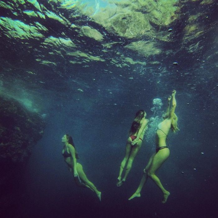 Голые дамы под водой фото
