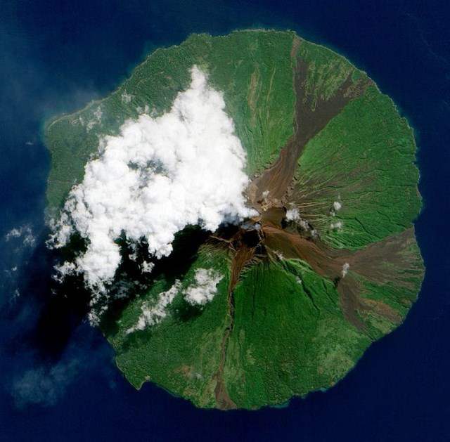 Вулкан Манам, Папуа-Новой Гвинее