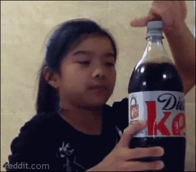 Как нужно открывать кока-колу