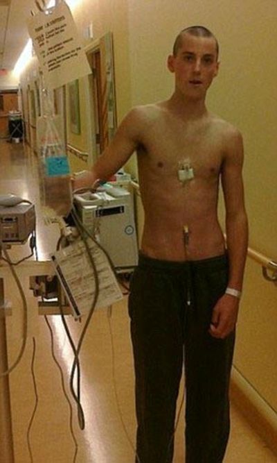 Американский подросток излечился от рака и занялся бодибилдингом (12 фото)