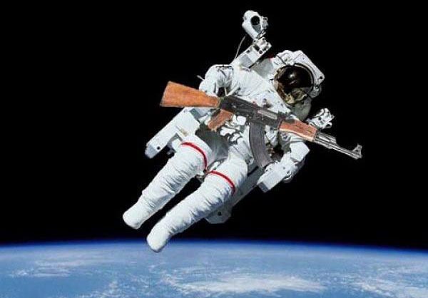Что если выстрелить из огнестрельного оружия в космосе