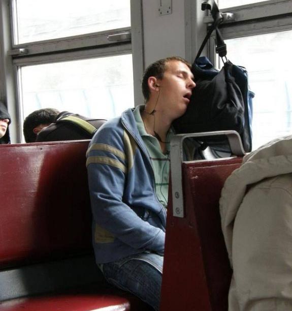 Старайтесь не засыпать в общественном транспорте