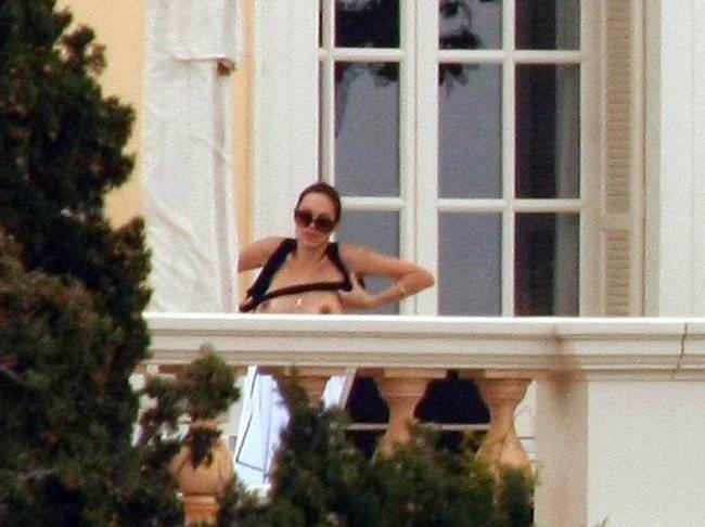 Анджелину Джоли застукали на балконе