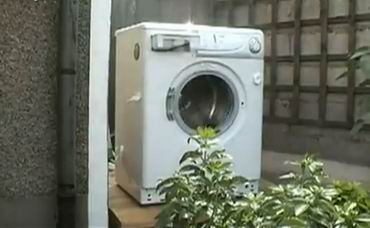 Что будет, если в стиральную машину засунуть кирпич? (video)