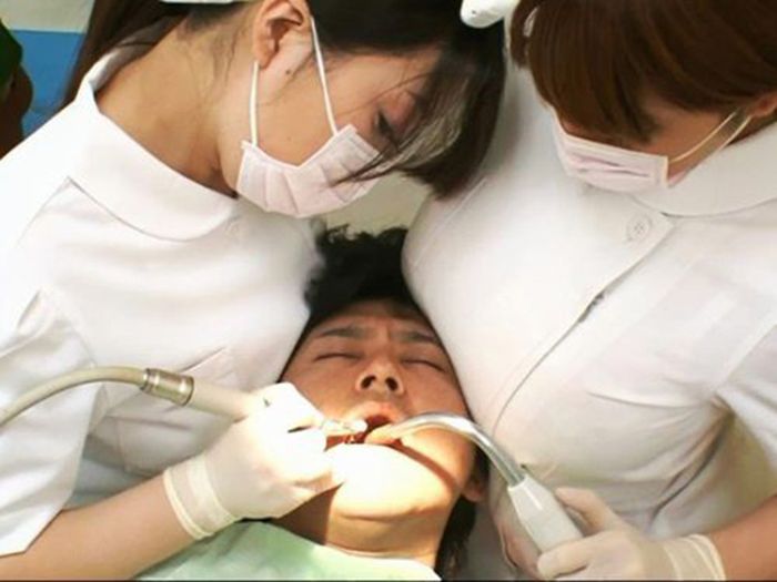 Посещая стоматолога-хирурга