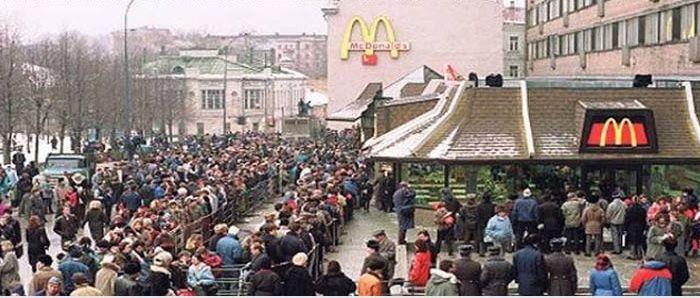 Открытие первого в СССР ресторана Макдоналдс (10 фото)
